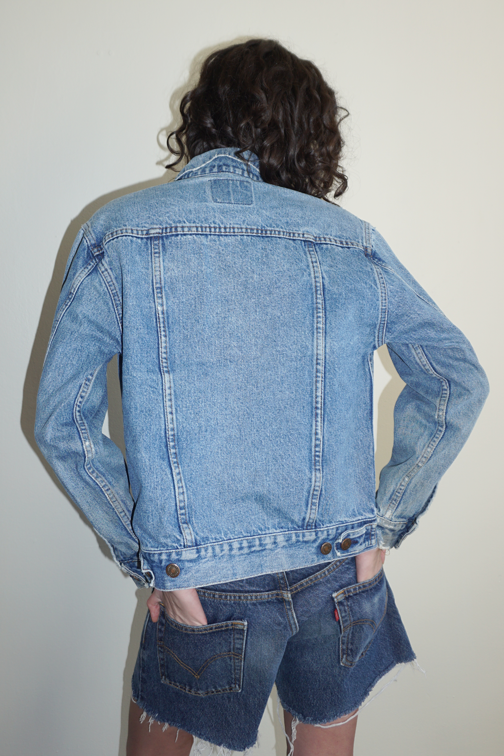 Rounded Pocket GAP Medium Wash Denim Jacket SZ Small