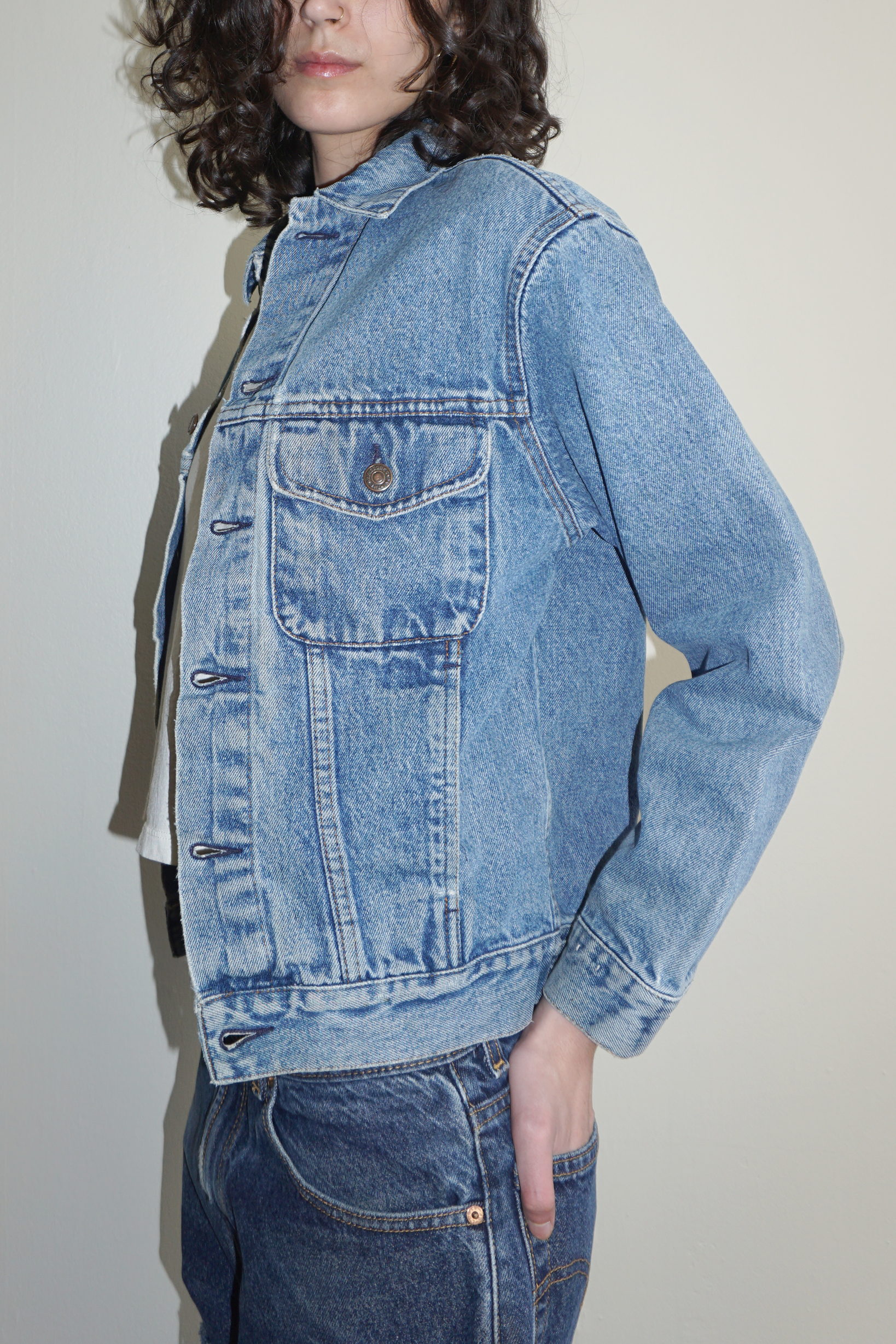 Rounded Pocket GAP Medium Wash Denim Jacket SZ Small