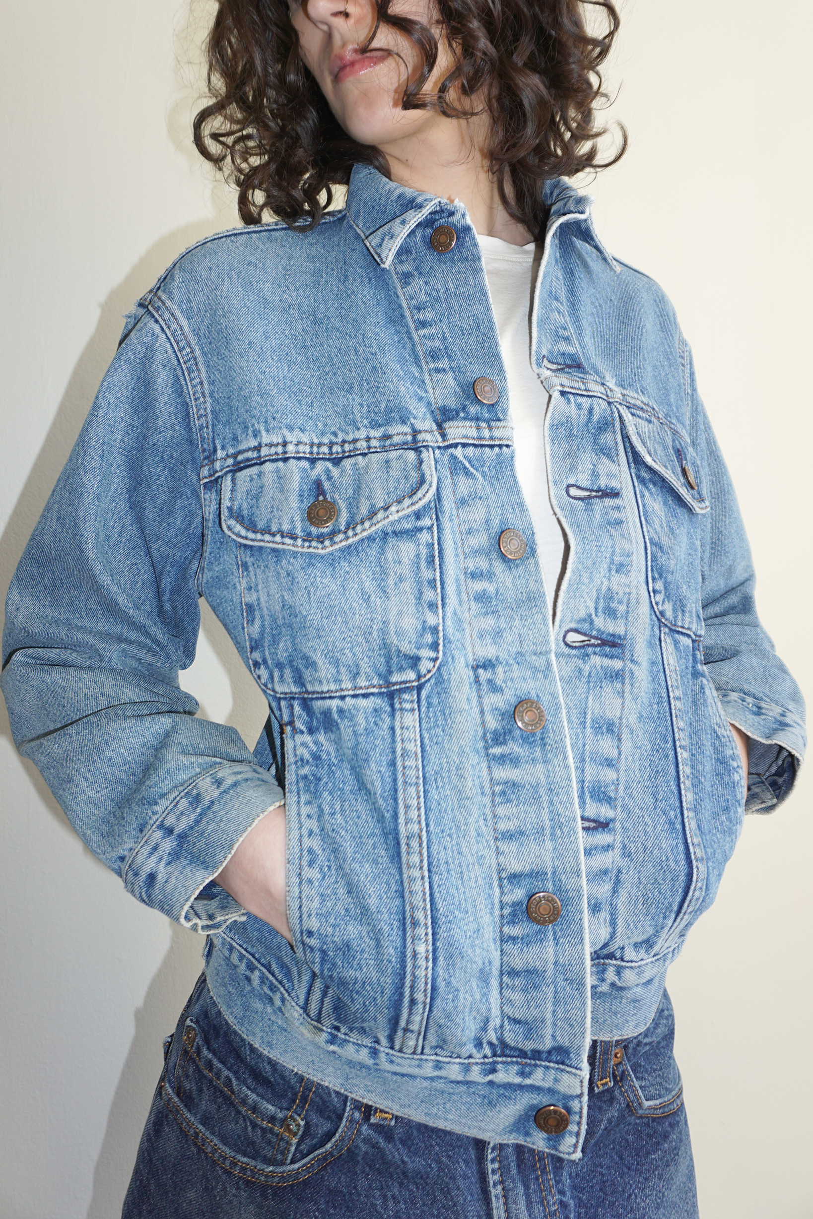 Rounded Pocket GAP Medium Wash Denim Jacket SZ Small