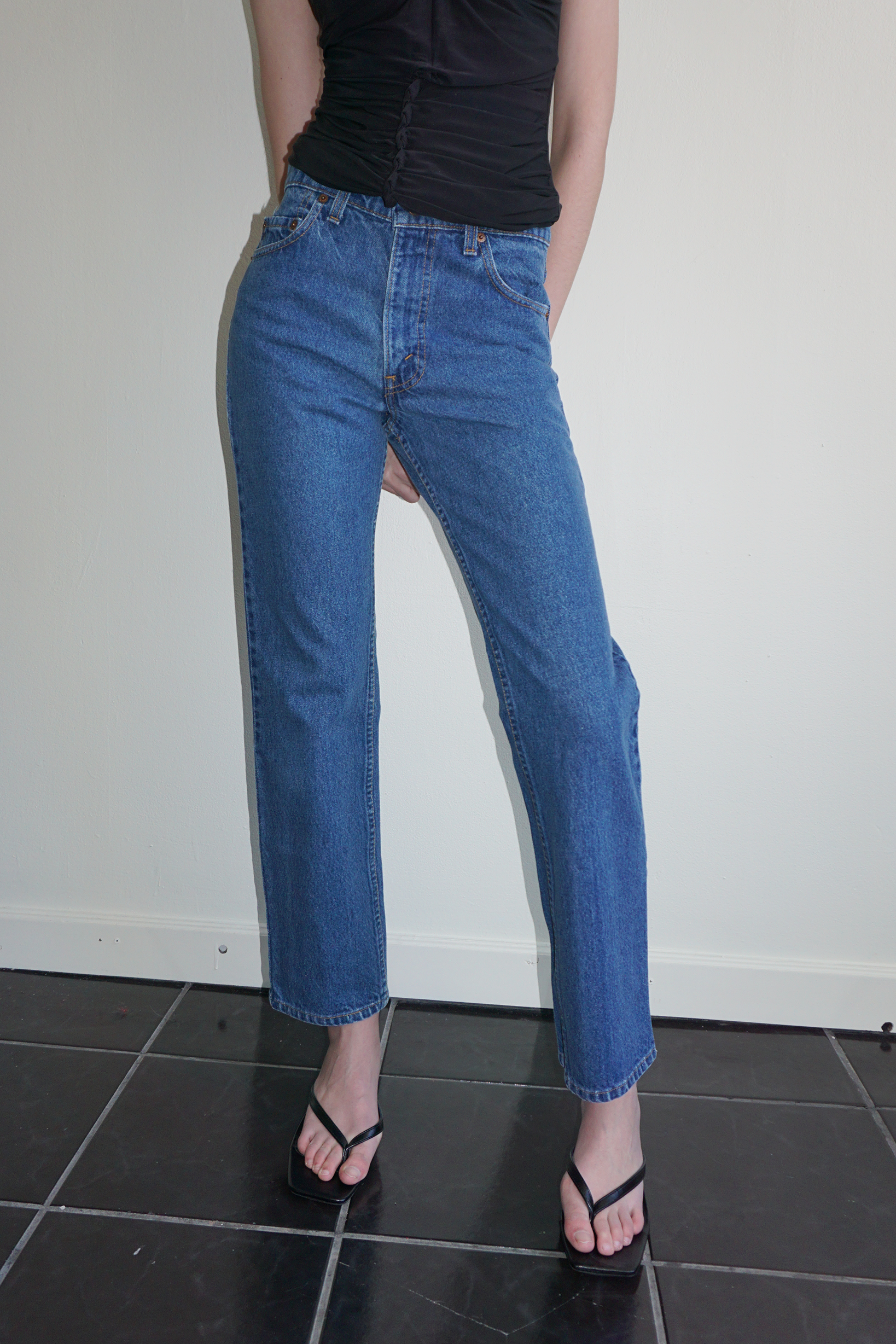 Dark Wash Levi's Straight Leg Jeans SZ 27
