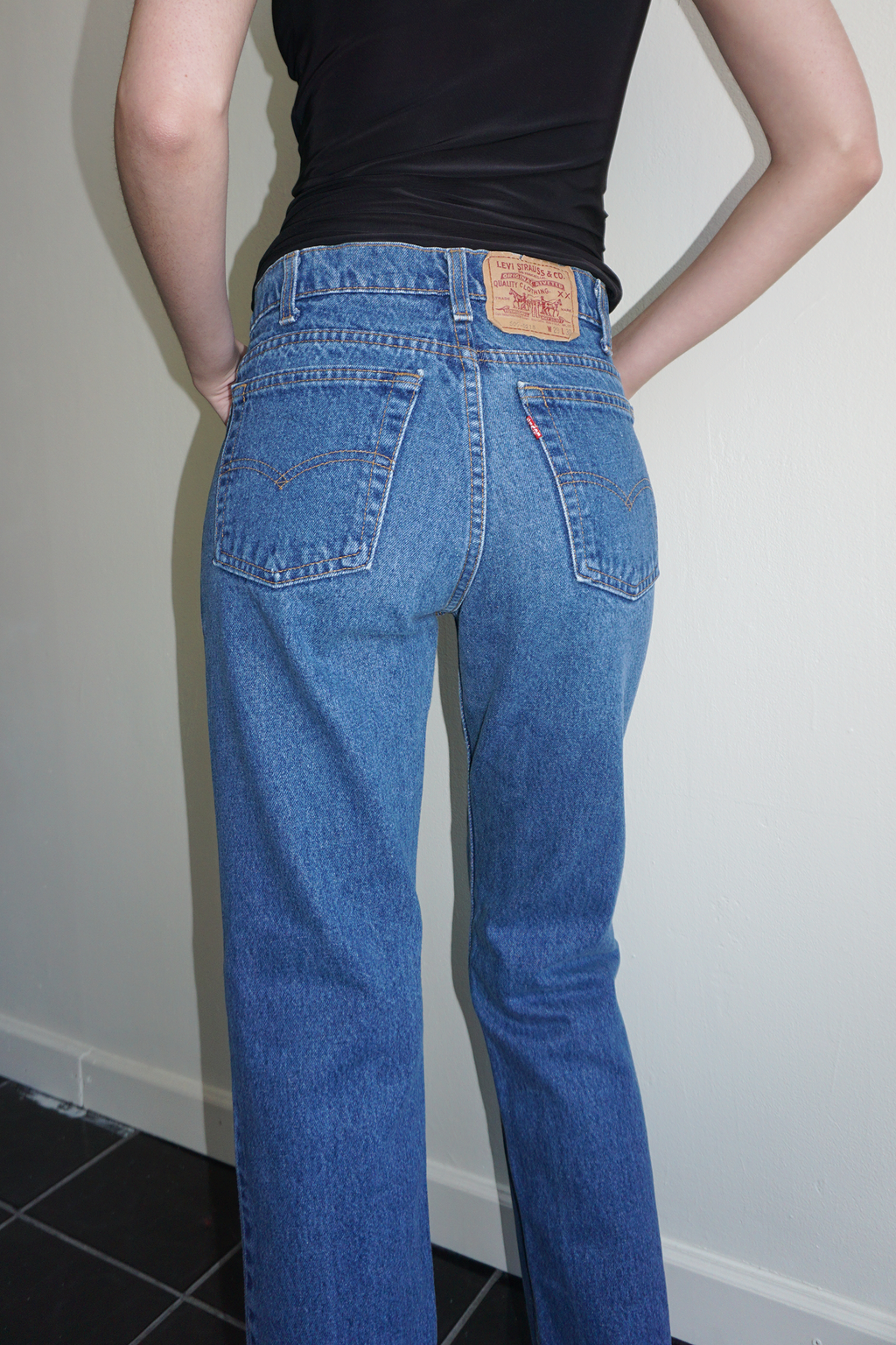 Dark Wash Levi's Straight Leg Jeans SZ 27