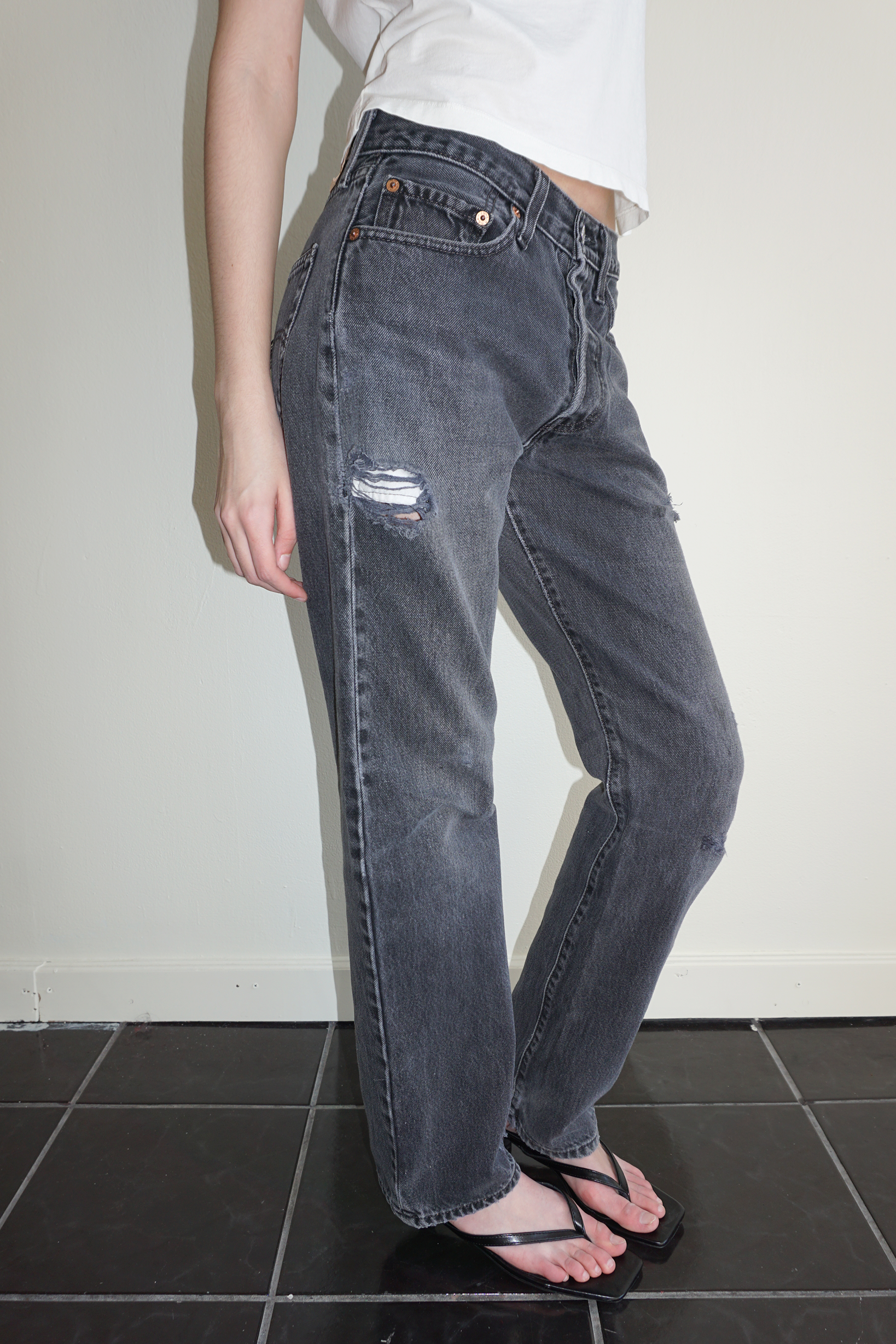 Levi's 501 Distressed Black Jeans SZ 28