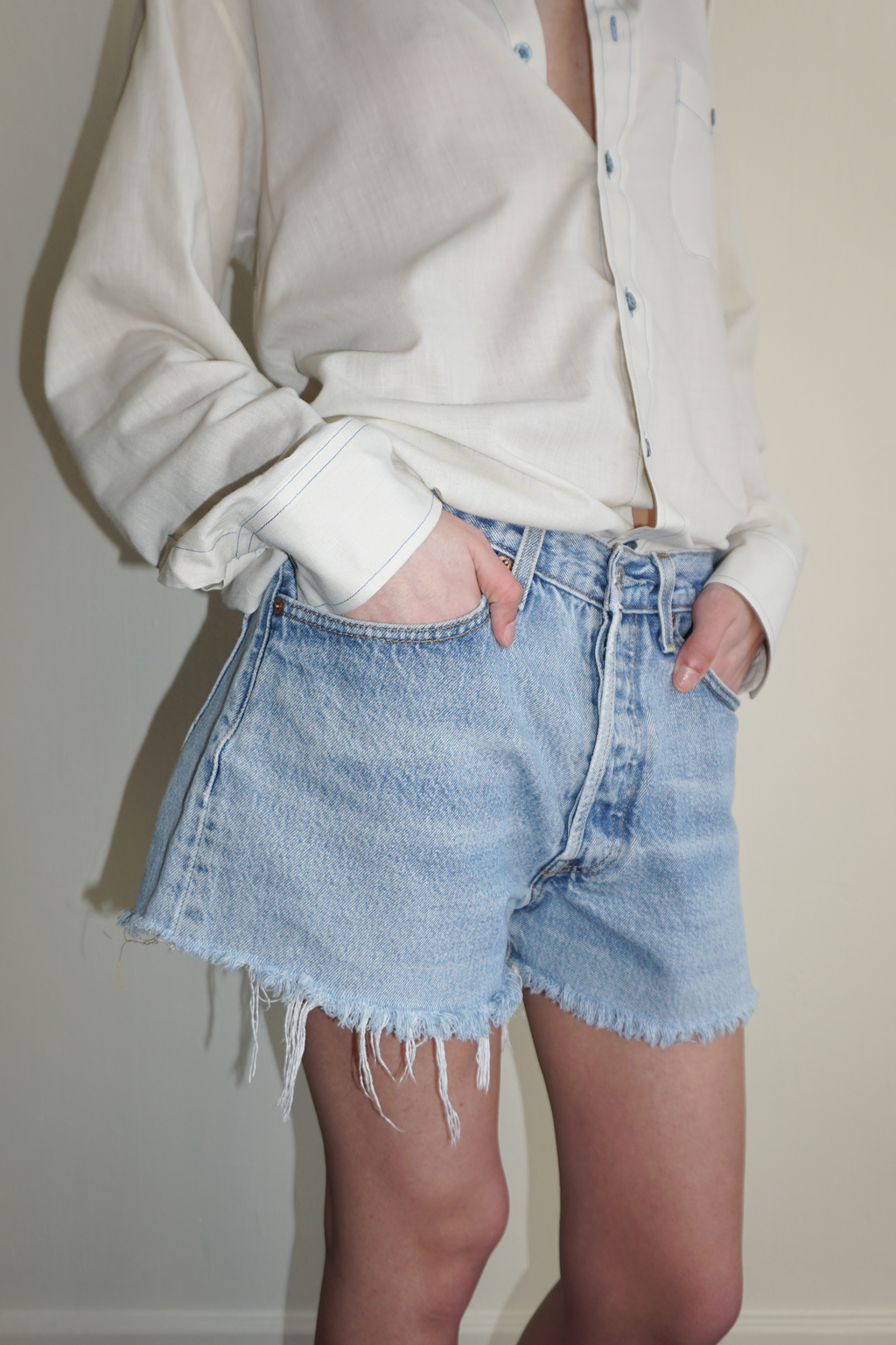 Levi's 501xx Medium Wash Cut Off Shorts SZ 31