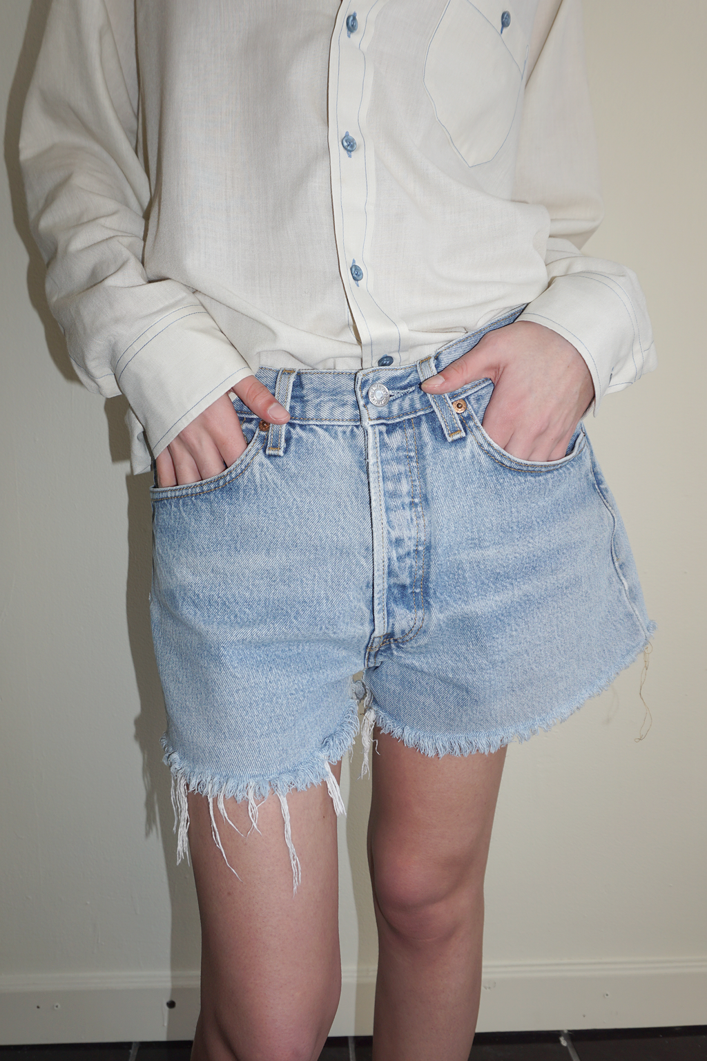 Levi's 501xx Medium Wash Cut Off Shorts SZ 31