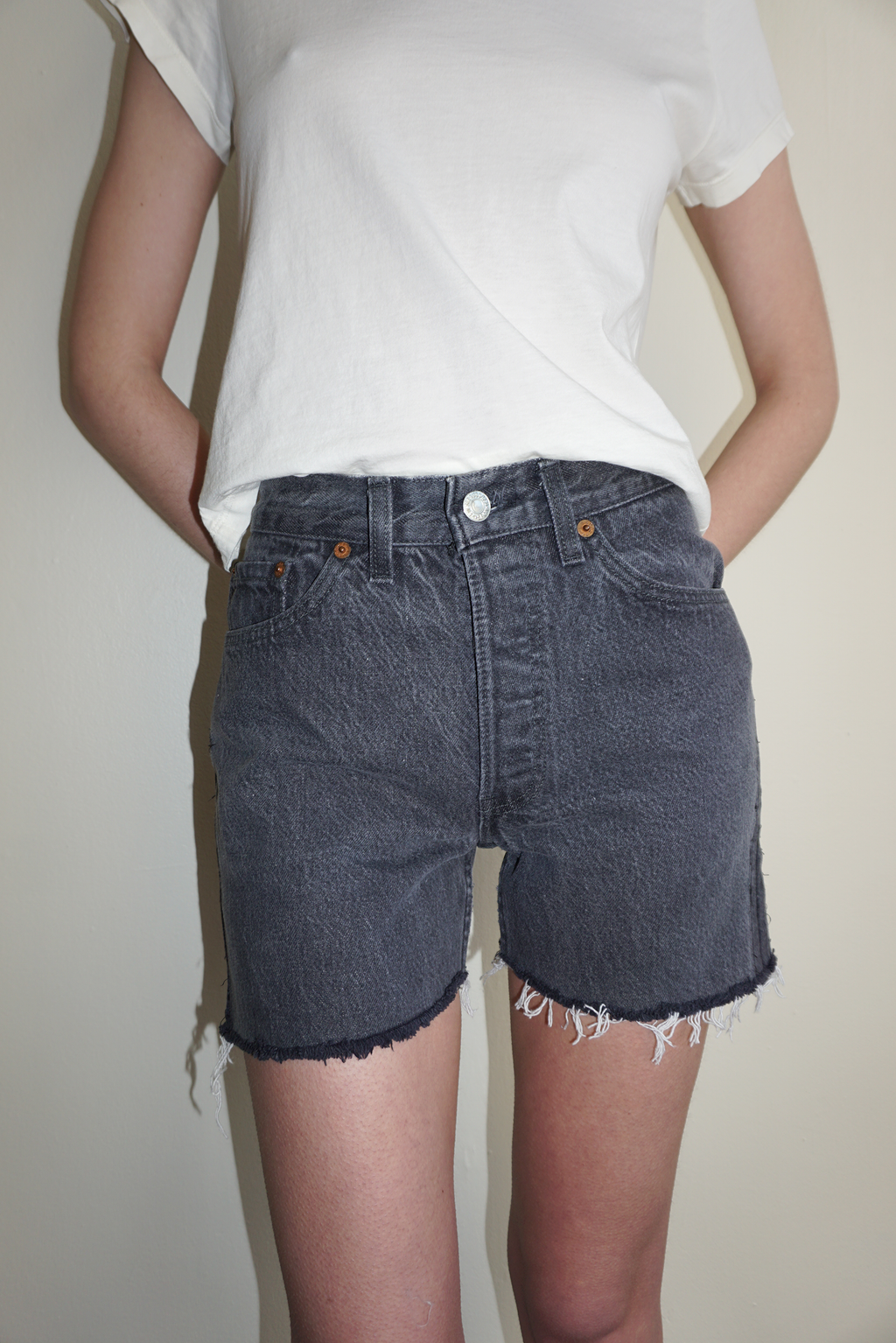 Washed Black Levi’s Cut Off Shorts SZ 25