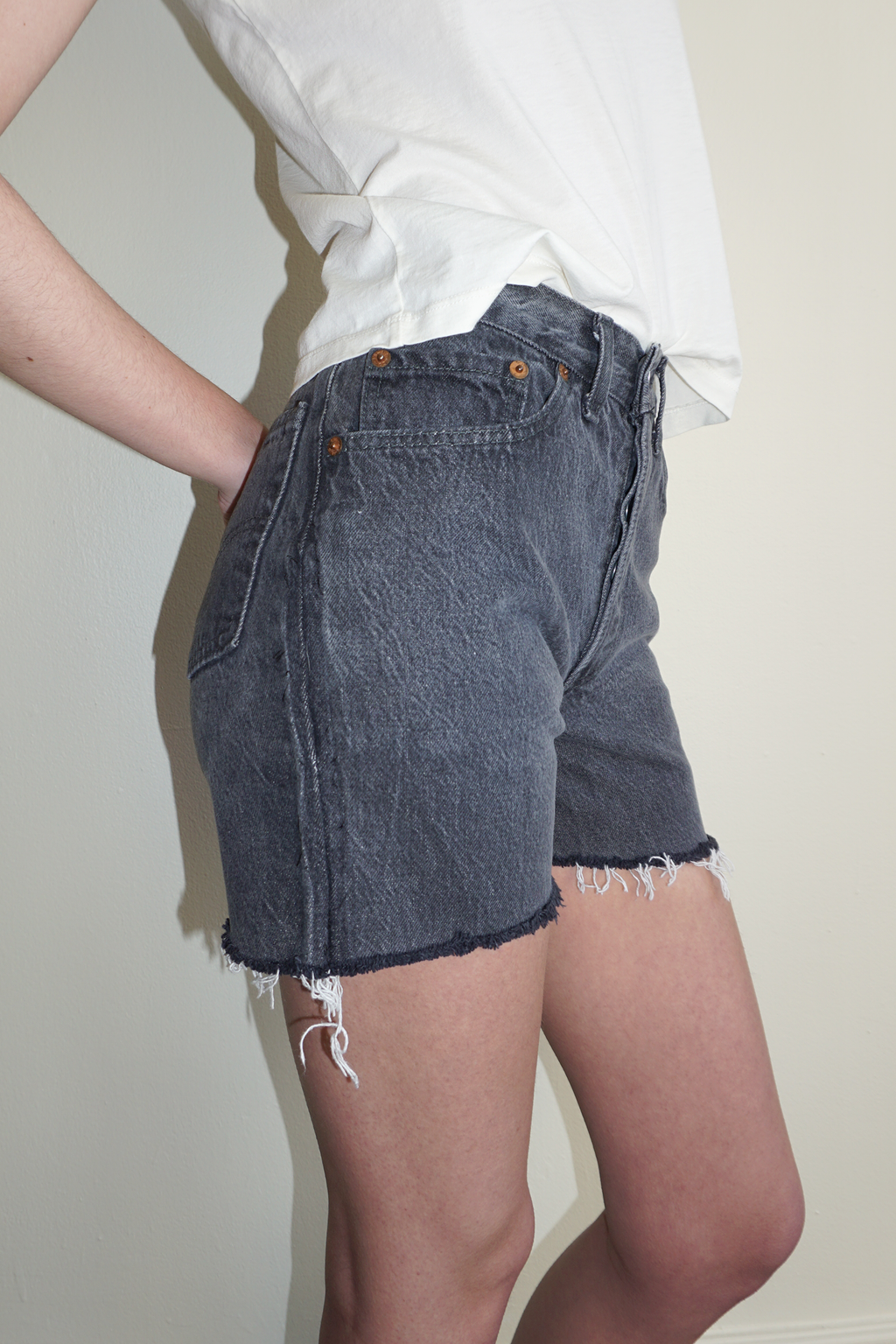 Washed Black Levi’s Cut Off Shorts SZ 25