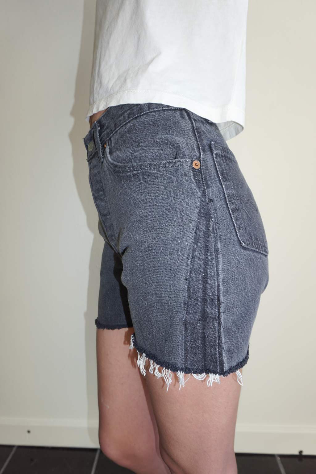 Washed Black Levi’s Cut Off Shorts SZ 25